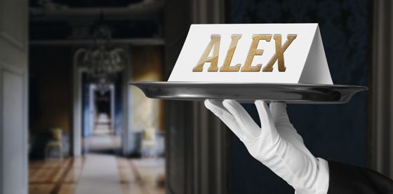 Motiv mit dem Namen „Alex“ im Bild: Behandschuhte Hand serviert Namensschild auf Silbertablett im Salon